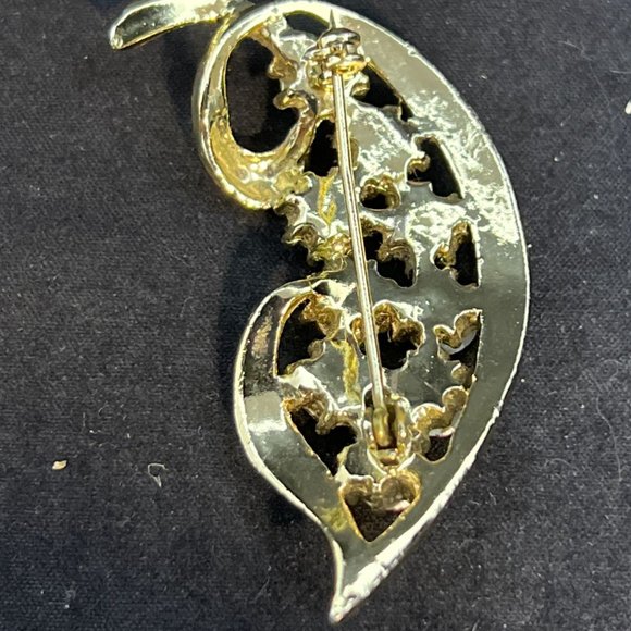 Vintage Gold Tone And Pink Aurora Borealis Rhinestone Leaf Brooch (4160) - Picture 5 of 6